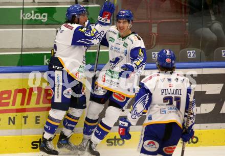 EBEL. Eishockey Bundesliga. VSV gegen KAC.  Torjubel Joel Broda, Felix Maxa, Yannic Pilloni (VSV). Villach, am 4.1.2022.
Foto: Kuess
www.qspictures.net
---
pressefotos, pressefotografie, kuess, qs, qspictures, sport, bild, bilder, bilddatenbank