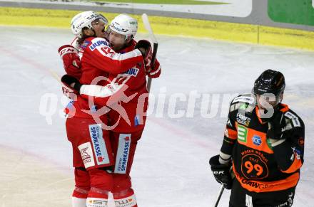 EBEL. Eishockey Bundesliga. KAC gegen	Moser Medical Graz99ers. Torjubel David Maier, Paul Postma (KAC). Klagenfurt, am 6.1.2022.
Foto: Kuess
www.qspictures.net

---
pressefotos, pressefotografie, kuess, qs, qspictures, sport, bild, bilder, bilddatenbank