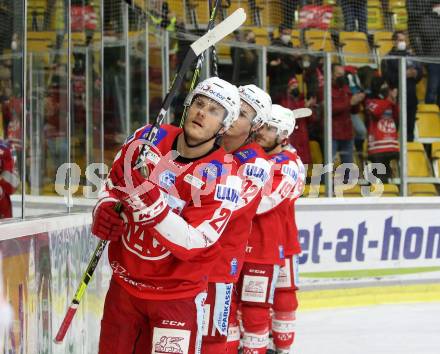 EBEL. Eishockey Bundesliga. KAC gegen	Moser Medical Graz99ers. Manuel Geier, Clemens Unterweger (KAC). Klagenfurt, am 6.1.2022.
Foto: Kuess
www.qspictures.net

---
pressefotos, pressefotografie, kuess, qs, qspictures, sport, bild, bilder, bilddatenbank