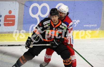 EBEL. Eishockey Bundesliga. KAC gegen	Moser Medical Graz99ers. Samuel Witting,  (KAC),  Andrew Gordon (Graz). Klagenfurt, am 6.1.2022.
Foto: Kuess
www.qspictures.net

---
pressefotos, pressefotografie, kuess, qs, qspictures, sport, bild, bilder, bilddatenbank