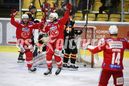 EBEL. Eishockey Bundesliga. KAC gegen	Moser Medical Graz99ers. Torjubel Daniel Obersteiner, Manuel Ganahl, Paul Postma (KAC). Klagenfurt, am 6.1.2022.
Foto: Kuess
www.qspictures.net

---
pressefotos, pressefotografie, kuess, qs, qspictures, sport, bild, bilder, bilddatenbank
