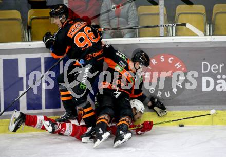 EBEL. Eishockey Bundesliga. KAC gegen	Moser Medical Graz99ers. Daniel Obersteiner,  (KAC), Mike Zalewski, Michael Kernberger  (Graz). Klagenfurt, am 6.1.2022.
Foto: Kuess
www.qspictures.net

---
pressefotos, pressefotografie, kuess, qs, qspictures, sport, bild, bilder, bilddatenbank