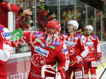 EBEL. Eishockey Bundesliga. KAC gegen	Moser Medical Graz99ers. Sebastian Dahm, Thomas Vallant (KAC). Klagenfurt, am 6.1.2022.
Foto: Kuess
www.qspictures.net

---
pressefotos, pressefotografie, kuess, qs, qspictures, sport, bild, bilder, bilddatenbank