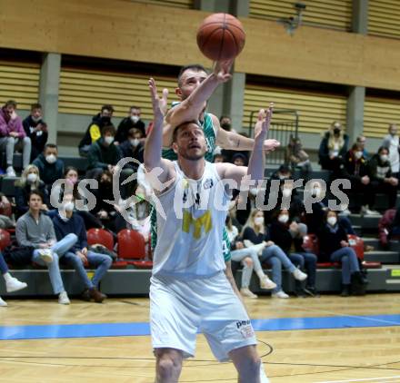 Basketball Zweite Liga 2021/2022. Grunddurchgang 12. Runde.  Woerthersee Piraten gegen KOS Celovec. Maximilian Kunovjanek  (Piraten),  Marko Gutalj (KOS). Klagenfurt, am 8.1.2022. 
Foto: Kuess
www.qspictures.net

---
pressefotos, pressefotografie, kuess, qs, qspictures, sport, bild, bilder, bilddatenbank