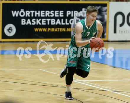 Basketball Zweite Liga 2021/2022. Grunddurchgang 12. Runde.  Woerthersee Piraten gegen KOS Celovec.  Valentin Pasterk (KOS). Klagenfurt, am 8.1.2022. 
Foto: Kuess
www.qspictures.net

---
pressefotos, pressefotografie, kuess, qs, qspictures, sport, bild, bilder, bilddatenbank