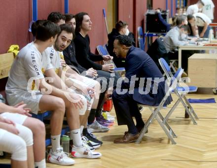 Basketball Zweite Liga 2021/2022. Grunddurchgang 12. Runde.  Woerthersee Piraten gegen KOS Celovec.  Trainer Aaron Mitchell (Piraten). Klagenfurt, am 8.1.2022. 
Foto: Kuess
www.qspictures.net

---
pressefotos, pressefotografie, kuess, qs, qspictures, sport, bild, bilder, bilddatenbank