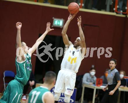 Basketball Zweite Liga 2021/2022. Grunddurchgang 12. Runde.  Woerthersee Piraten gegen KOS Celovec. Shawn Ray  (Piraten), Erik Groznik (KOS). Klagenfurt, am 8.1.2022. 
Foto: Kuess
www.qspictures.net

---
pressefotos, pressefotografie, kuess, qs, qspictures, sport, bild, bilder, bilddatenbank