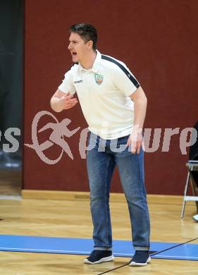 Basketball Zweite Liga 2021/2022. Grunddurchgang 12. Runde.  Woerthersee Piraten gegen KOS Celovec. Trainer Rok Heiligstein (KOS). Klagenfurt, am 8.1.2022. 
Foto: Kuess
www.qspictures.net

---
pressefotos, pressefotografie, kuess, qs, qspictures, sport, bild, bilder, bilddatenbank