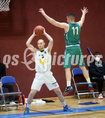Basketball Zweite Liga 2021/2022. Grunddurchgang 12. Runde.  Woerthersee Piraten gegen KOS Celovec.  Sead Mulalic (Piraten), Grega Sajevic (KOS). Klagenfurt, am 8.1.2022. 
Foto: Kuess
www.qspictures.net

---
pressefotos, pressefotografie, kuess, qs, qspictures, sport, bild, bilder, bilddatenbank