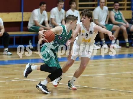 Basketball Zweite Liga 2021/2022. Grunddurchgang 12. Runde.  Woerthersee Piraten gegen KOS Celovec.  Emilio Rozmann (Piraten), Valentin Pasterk (KOS). Klagenfurt, am 8.1.2022. 
Foto: Kuess
www.qspictures.net

---
pressefotos, pressefotografie, kuess, qs, qspictures, sport, bild, bilder, bilddatenbank