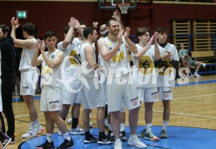 Basketball Zweite Liga 2021/2022. Grunddurchgang 12. Runde.  Woerthersee Piraten gegen KOS Celovec. Jubel  (Piraten). Klagenfurt, am 8.1.2022. 
Foto: Kuess
www.qspictures.net

---
pressefotos, pressefotografie, kuess, qs, qspictures, sport, bild, bilder, bilddatenbank