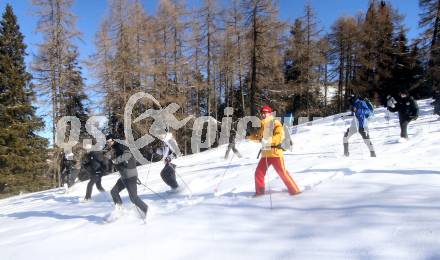 Fussball Bundesliga. Trainingslager Austria Klagenfurt. Schneeschuhwandern. Bad Kleinkirchheim, am 11.1.2022.
Foto: Kuess
---
pressefotos, pressefotografie, kuess, qs, qspictures, sport, bild, bilder, bilddatenbank