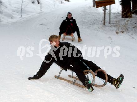 Fussball Bundesliga. Trainingslager Austria Klagenfurt. Schneeschuhwandern.  Thomas Roberts. Bad Kleinkirchheim, am 11.1.2022.
Foto: Kuess
www.qspictures.net

---
pressefotos, pressefotografie, kuess, qs, qspictures, sport, bild, bilder, bilddatenbank