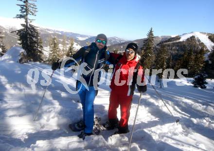 Fussball Bundesliga. Trainingslager Austria Klagenfurt. Schneeschuhwandern.  Markus Pink, Athletiktrainer Manuel Trattnig. Bad Kleinkirchheim, am 11.1.2022.
Foto: Kuess
www.qspictures.net

---
pressefotos, pressefotografie, kuess, qs, qspictures, sport, bild, bilder, bilddatenbank