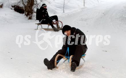 Fussball Bundesliga. Trainingslager Austria Klagenfurt. Schneeschuhwandern.  . Bad Kleinkirchheim, am 11.1.2022.
Foto: Kuess
www.qspictures.net

---
pressefotos, pressefotografie, kuess, qs, qspictures, sport, bild, bilder, bilddatenbank