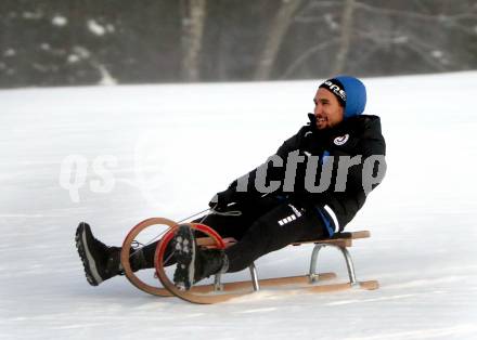 Fussball Bundesliga. Trainingslager Austria Klagenfurt. Schneeschuhwandern.  Maximiliano Moreira. Bad Kleinkirchheim, am 11.1.2022.
Foto: Kuess
www.qspictures.net

---
pressefotos, pressefotografie, kuess, qs, qspictures, sport, bild, bilder, bilddatenbank