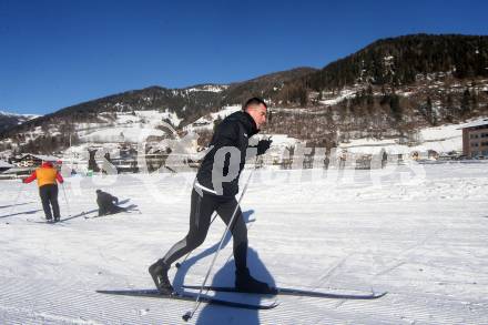 Fussball Bundesliga. Trainingslager Austria Klagenfurt. Langlaufen.  Lennart Moser. Bad Kleinkirchheim, am 12.1.2022.
Foto: Kuess
www.qspictures.net

---
pressefotos, pressefotografie, kuess, qs, qspictures, sport, bild, bilder, bilddatenbank