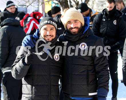 Fussball Bundesliga. Trainingslager Austria Klagenfurt. Schneeschuhwandern.  . Bad Kleinkirchheim, am 11.1.2022.
Foto: Kuess
www.qspictures.net

---
pressefotos, pressefotografie, kuess, qs, qspictures, sport, bild, bilder, bilddatenbank