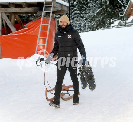 Fussball Bundesliga. Trainingslager Austria Klagenfurt. Schneeschuhwandern.  . Bad Kleinkirchheim, am 11.1.2022.
Foto: Kuess
www.qspictures.net

---
pressefotos, pressefotografie, kuess, qs, qspictures, sport, bild, bilder, bilddatenbank