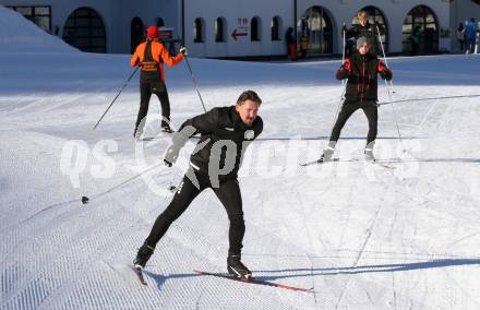 Fussball Bundesliga. Trainingslager Austria Klagenfurt. Langlaufen.  Tormanntrainer Thomas Lenuweit. Bad Kleinkirchheim, am 12.1.2022.
Foto: Kuess
www.qspictures.net

---
pressefotos, pressefotografie, kuess, qs, qspictures, sport, bild, bilder, bilddatenbank