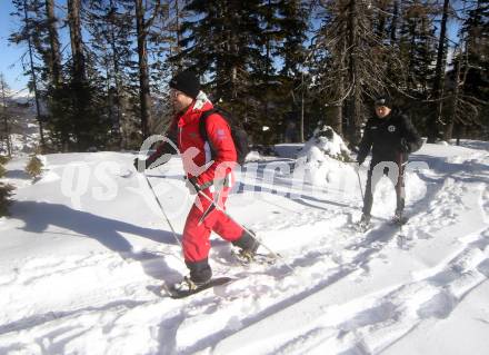 Fussball Bundesliga. Trainingslager Austria Klagenfurt. Schneeschuhwandern.  . Bad Kleinkirchheim, am 11.1.2022.
Foto: Kuess
www.qspictures.net

---
pressefotos, pressefotografie, kuess, qs, qspictures, sport, bild, bilder, bilddatenbank