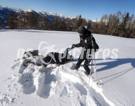 Fussball Bundesliga. Trainingslager Austria Klagenfurt. Schneeschuhwandern.  . Bad Kleinkirchheim, am 11.1.2022.
Foto: Kuess
www.qspictures.net

---
pressefotos, pressefotografie, kuess, qs, qspictures, sport, bild, bilder, bilddatenbank