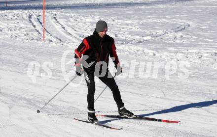 Fussball Bundesliga. Trainingslager Austria Klagenfurt. Langlaufen.  Christopher Cvetko. Bad Kleinkirchheim, am 12.1.2022.
Foto: Kuess
www.qspictures.net

---
pressefotos, pressefotografie, kuess, qs, qspictures, sport, bild, bilder, bilddatenbank