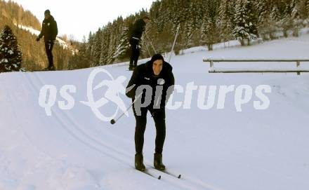 Fussball Bundesliga. Trainingslager Austria Klagenfurt. Langlaufen.  Lennart Moser. Bad Kleinkirchheim, am 12.1.2022.
Foto: Kuess
www.qspictures.net

---
pressefotos, pressefotografie, kuess, qs, qspictures, sport, bild, bilder, bilddatenbank
