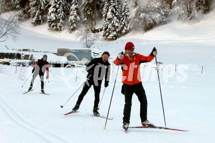 Fussball Bundesliga. Trainingslager Austria Klagenfurt. Langlaufen.  Tormanntrainer Thomas Lenuweit, Christopher Cvetko. Bad Kleinkirchheim, am 12.1.2022.
Foto: Kuess
www.qspictures.net

---
pressefotos, pressefotografie, kuess, qs, qspictures, sport, bild, bilder, bilddatenbank