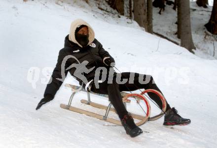 Fussball Bundesliga. Trainingslager Austria Klagenfurt. Schneeschuhwandern.  . Bad Kleinkirchheim, am 11.1.2022.
Foto: Kuess
www.qspictures.net

---
pressefotos, pressefotografie, kuess, qs, qspictures, sport, bild, bilder, bilddatenbank