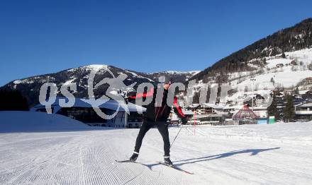 Fussball Bundesliga. Trainingslager Austria Klagenfurt. Langlaufen.  Christopher Cvetko. Bad Kleinkirchheim, am 12.1.2022.
Foto: Kuess
www.qspictures.net

---
pressefotos, pressefotografie, kuess, qs, qspictures, sport, bild, bilder, bilddatenbank