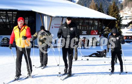 Fussball Bundesliga. Trainingslager Austria Klagenfurt. Langlaufen.  Lennart Moser, Rajko Rep, Gloire Amanda. Bad Kleinkirchheim, am 12.1.2022.
Foto: Kuess
www.qspictures.net

---
pressefotos, pressefotografie, kuess, qs, qspictures, sport, bild, bilder, bilddatenbank
