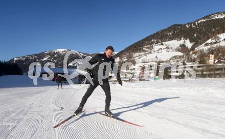 Fussball Bundesliga. Trainingslager Austria Klagenfurt. Langlaufen.  Tormanntrainer Thomas Lenuweit. Bad Kleinkirchheim, am 12.1.2022.
Foto: Kuess
www.qspictures.net

---
pressefotos, pressefotografie, kuess, qs, qspictures, sport, bild, bilder, bilddatenbank