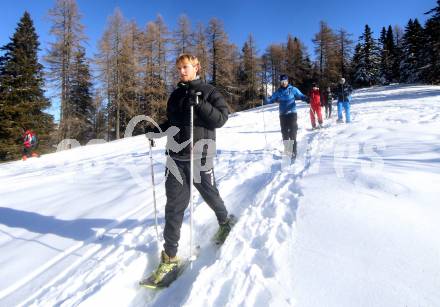 Fussball Bundesliga. Trainingslager Austria Klagenfurt. Schneeschuhwandern.  . Bad Kleinkirchheim, am 11.1.2022.
Foto: Kuess
www.qspictures.net

---
pressefotos, pressefotografie, kuess, qs, qspictures, sport, bild, bilder, bilddatenbank