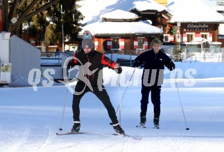 Fussball Bundesliga. Trainingslager Austria Klagenfurt. Langlaufen.  Christopher Cvetko, Thomas Roberts. Bad Kleinkirchheim, am 12.1.2022.
Foto: Kuess
www.qspictures.net

---
pressefotos, pressefotografie, kuess, qs, qspictures, sport, bild, bilder, bilddatenbank