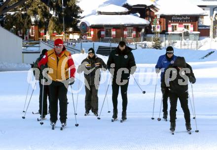 Fussball Bundesliga. Trainingslager Austria Klagenfurt. Langlaufen.  Lennart Moser, Rajko Rep, Alexander Fuchs. Bad Kleinkirchheim, am 12.1.2022.
Foto: Kuess
www.qspictures.net

---
pressefotos, pressefotografie, kuess, qs, qspictures, sport, bild, bilder, bilddatenbank