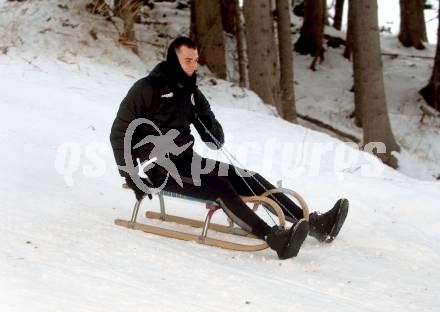 Fussball Bundesliga. Trainingslager Austria Klagenfurt. Schneeschuhwandern.  . Bad Kleinkirchheim, am 11.1.2022.
Foto: Kuess
www.qspictures.net

---
pressefotos, pressefotografie, kuess, qs, qspictures, sport, bild, bilder, bilddatenbank