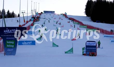 FIS Snowboard World Cup. Weltcup.  Rennpiste, Streckenarbbeiter. Simonhoehe, am 14.1.2022. 
Foto: Kuess
www.qspictures.net
---
pressefotos, pressefotografie, kuess, qs, qspictures, sport, bild, bilder, bilddatenbank