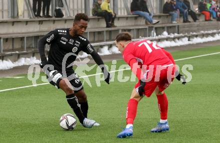Fussball Testspiel. SK Austria Klagenfurt gegen SV Spittal. Gloire Amanda, (Klagenfurt),  Tom Zurga (Spittal). Moosburg, am 15.1.2022.
Foto: Kuess
www.qspictures.net
---
pressefotos, pressefotografie, kuess, qs, qspictures, sport, bild, bilder, bilddatenbank