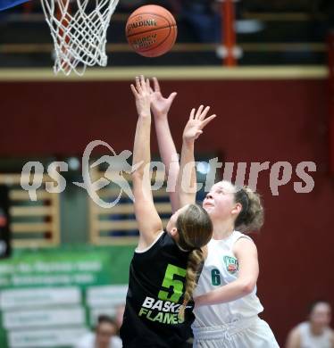 Basketball Damen Superliga 2021/2022. Grunddurchgang 9. Runde.  KOS Celovec Damen gegen  Basket Flames.  Alina Seher (KOS),  Franca Roedhammer  (Basket Flames). Klagenfurt, am 22.1.2022.
Foto: Kuess
www.qspictures.net
---
pressefotos, pressefotografie, kuess, qs, qspictures, sport, bild, bilder, bilddatenbank