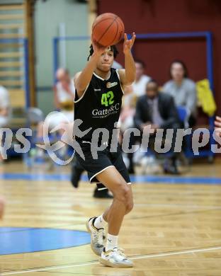 Basketball Zweite Liga 2021/2022. Grunddurchgang 14. Runde.  Woerthersee Piraten gegen Basket Flames.  Yann Grandperret (Basket Flames). Klagenfurt, am 29.1.2022. 
Foto: Kuess
www.qspictures.net

---
pressefotos, pressefotografie, kuess, qs, qspictures, sport, bild, bilder, bilddatenbank