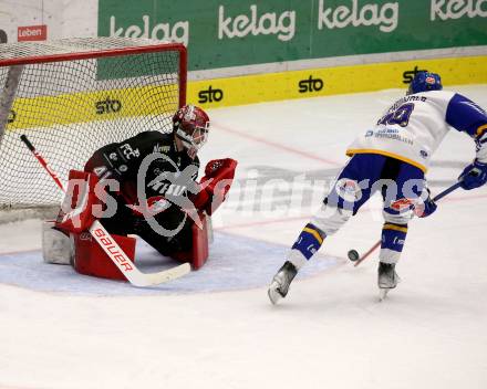 EBEL. Eishockey Bundesliga. VSV gegen Tesla Orli Znojmo. Alexander Rauchenwald,   (VSV),  Pavel Kantor (Znojmo). Villach, am 2.2.2022.
Foto: Kuess
www.qspictures.net
---
pressefotos, pressefotografie, kuess, qs, qspictures, sport, bild, bilder, bilddatenbank