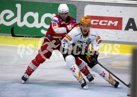 EBEL. Eishockey Bundesliga. KAC gegen	Steinbach Black Wings Linz. Thomas Vallant,  (KAC),  Brian Lebler (Linz). Klagenfurt, am 8.2.2022.
Foto: Kuess
www.qspictures.net

---
pressefotos, pressefotografie, kuess, qs, qspictures, sport, bild, bilder, bilddatenbank