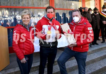 Schi Ski Alpin. Empfang Matthias Mayer.  Claudia Strobl-Traninger, Matthias Mayer, Dieter Moertl.   Afritz, 12.2.2022.
Foto: Kuess
www.qspictures.net

---
pressefotos, pressefotografie, kuess, qs, qspictures, sport, bild, bilder, bilddatenbank