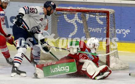 EBEL. Eishockey Bundesliga. KAC gegen	Hydro Fehervar AV 19. Val Usnik,  (KAC), Andrew Sarauer  (Fehervar). Klagenfurt, am 18.2.2022.
Foto: Kuess
www.qspictures.net

---
pressefotos, pressefotografie, kuess, qs, qspictures, sport, bild, bilder, bilddatenbank