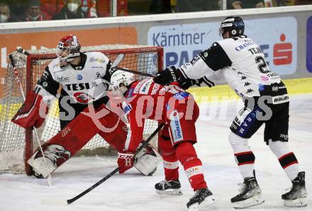 EBEL. Eishockey Bundesliga. KAC gegen	Tesla Orli Znojmo. Daniel Obersteiner, (KAC),  Dominik Tejnor, Pavel Kantor  (Znojmo). Klagenfurt, am 18.2.2022.
Foto: Kuess
www.qspictures.net

---
pressefotos, pressefotografie, kuess, qs, qspictures, sport, bild, bilder, bilddatenbank