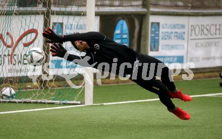 Fussball Bundesliga. Training SK Austria Klagenfurt.  Shaoziang Liu. Moosburg, am 19.2.2022.
Foto: Kuess
www.qspictures.net
---
pressefotos, pressefotografie, kuess, qs, qspictures, sport, bild, bilder, bilddatenbank