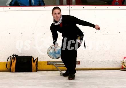 Stocksport. Eisschiessen. ZIelbewerb. Oesterreichische Meisterschaft.   Julia Omelko. Radenthein, am 30.1.2022.
Foto: Kuess

---
pressefotos, pressefotografie, kuess, qs, qspictures, sport, bild, bilder, bilddatenbank