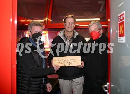 EBEL. Eishockey Bundesliga. KAC gegen	Tesla Orli Znojmo. Arno Arthofer, Tono Hoenigmann, Peter Kaiser. Klagenfurt, am 18.2.2022.
Foto: Kuess
www.qspictures.net

---
pressefotos, pressefotografie, kuess, qs, qspictures, sport, bild, bilder, bilddatenbank