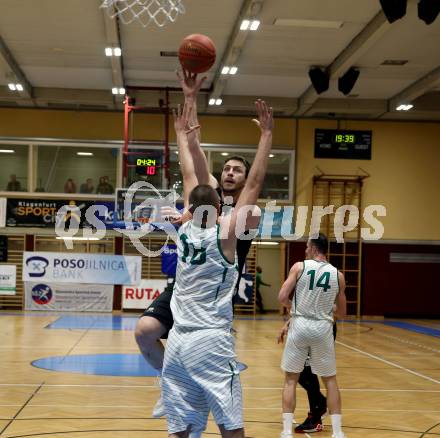 Basketball 2. Liga 2021/2022. Grunddurchgang 15. Runde.  KOS Celovec gegen  Woerthersee Piraten. Erik Groznik  (KOS), Maximilian Kunovjanek  (Piraten). Klagenfurt, am 25.2.2022.
Foto: Kuess
www.qspictures.net
---
pressefotos, pressefotografie, kuess, qs, qspictures, sport, bild, bilder, bilddatenbank